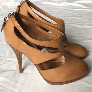 White House Black Market Miranda Heel, 7